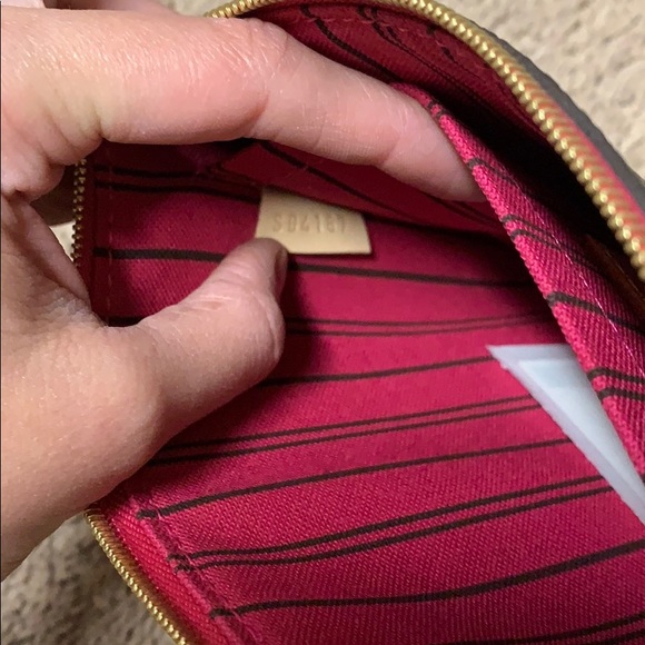 Louis Vuitton Wristlet brand new - Picture 3 of 5